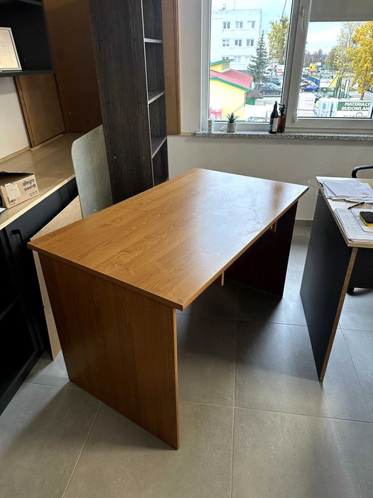 Używane meble biurowe - komplet (biurko, szafa, 2 krzesła)