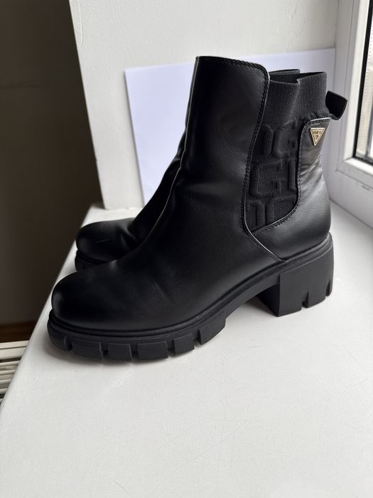 Чоботи осінні guess