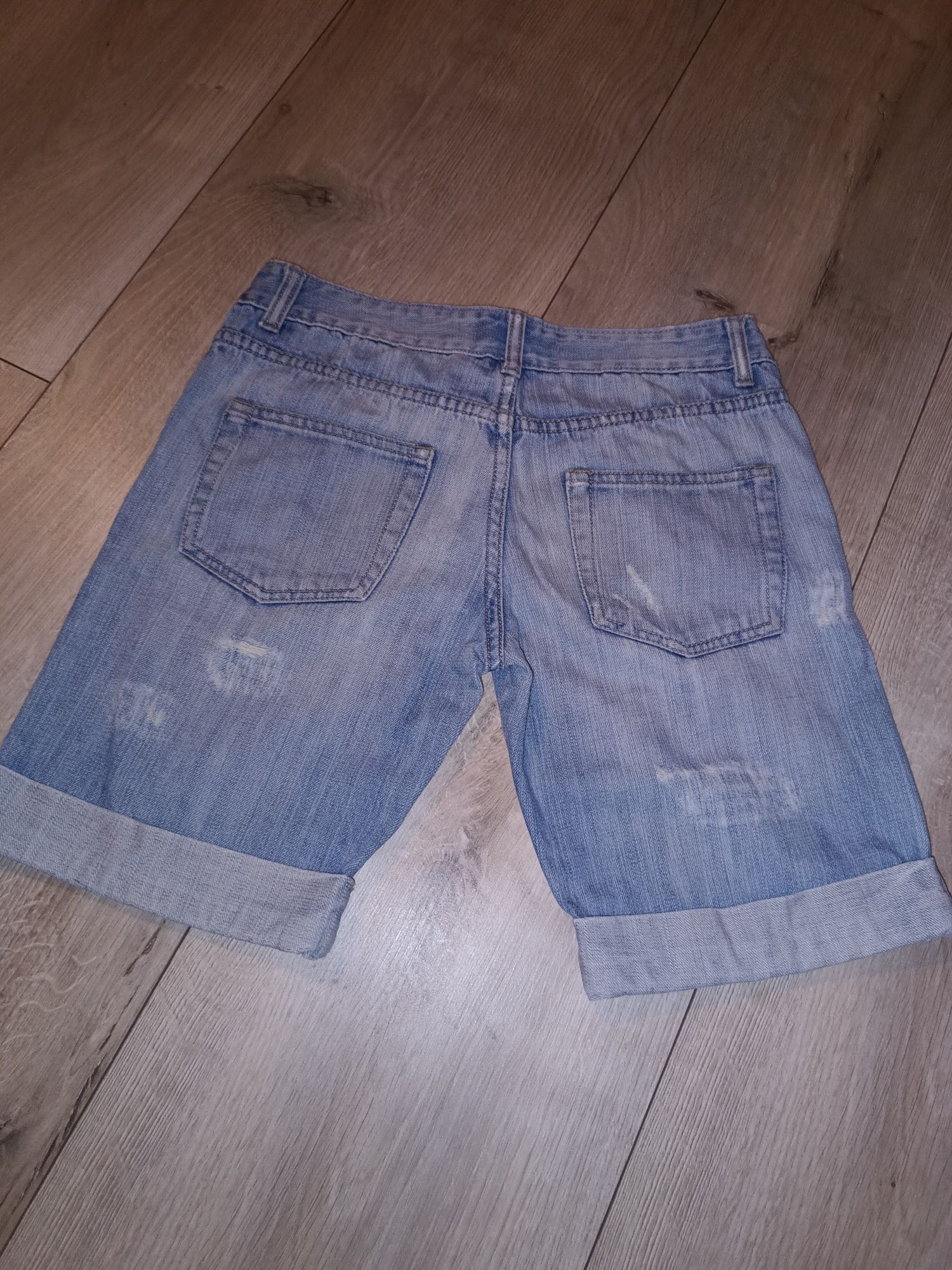 Krótkie spodenki jeansowe przetarcia r 36