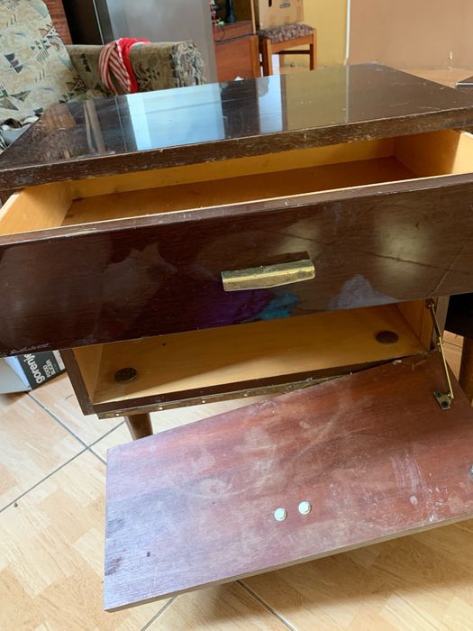 Тумба приліжкова