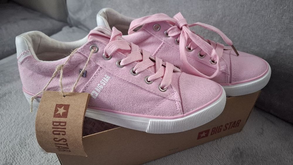 Sprzedam bardzo ładne różowe trampki