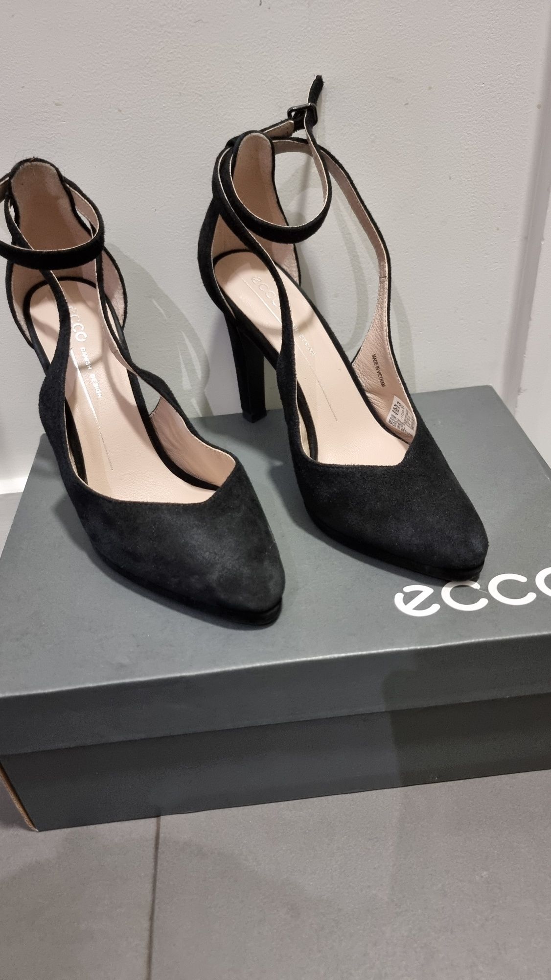 Sapatos Marca ECCO
