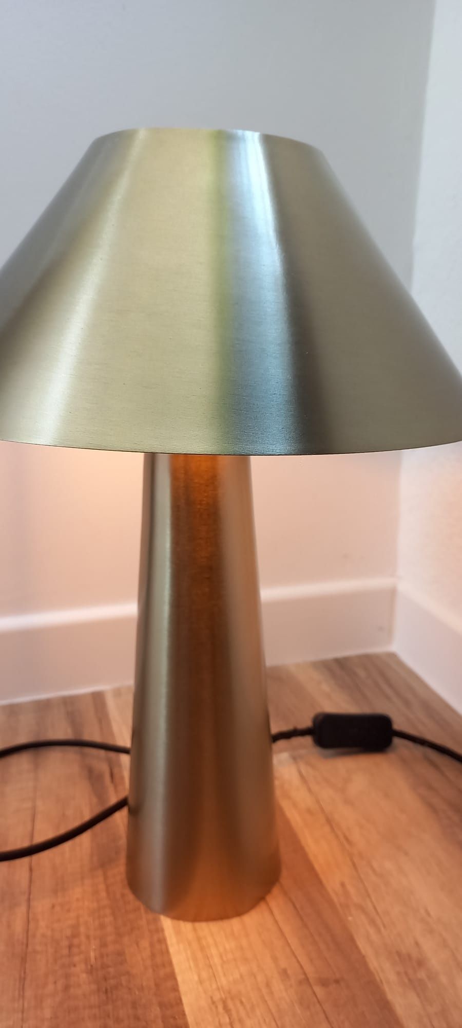Candeeiro de mesa dourado
