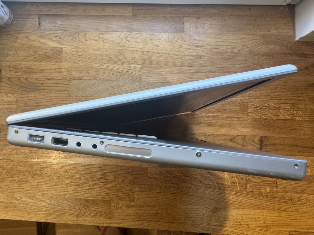 Macbook Pro 2008 rok