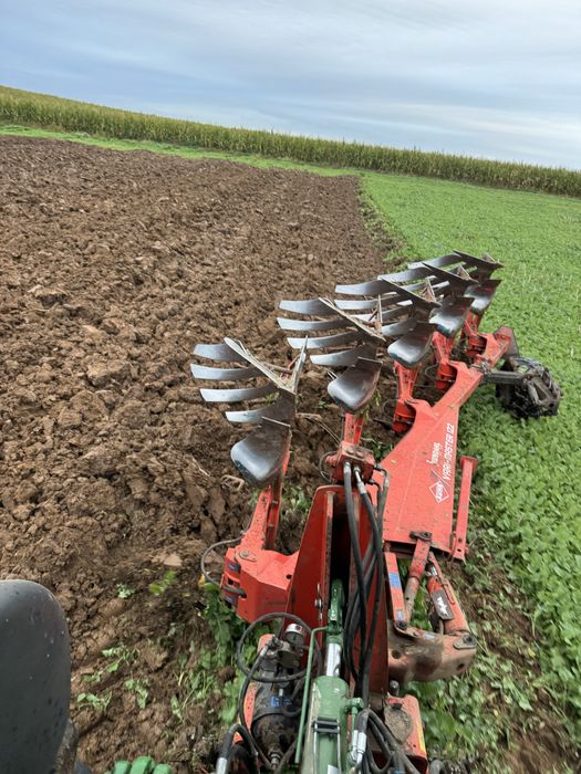 Usługa orki pługiem Kuhn