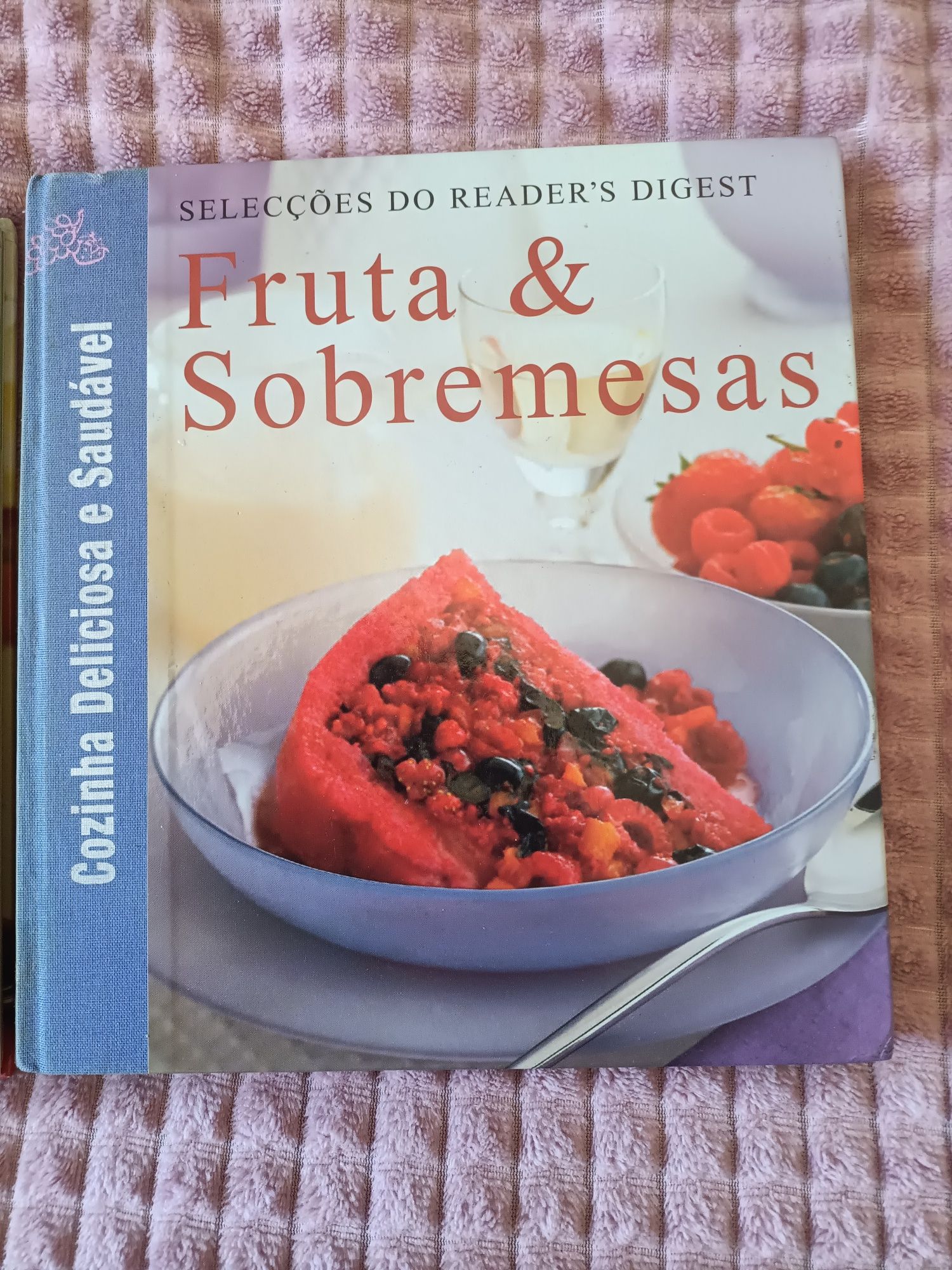 Livro culinária Criação e caça e fruta e sobremesa