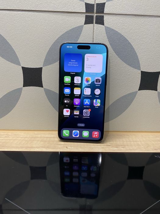 Iphone 15 pro max 93% bateria