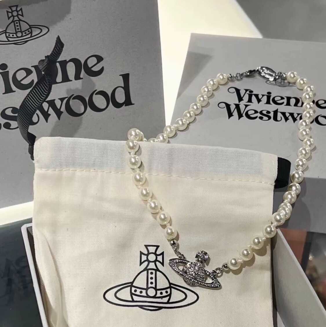 Srebrny naszyjnik Vivienne Westwood Saturn