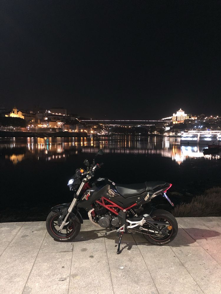 Benelli TNT 125 preta