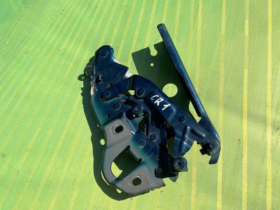 Петля капота Touareg CR левая ліва Туарег ЦР Розборка СР