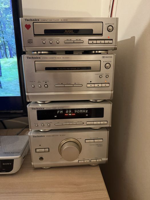 Technics Compact Disc Player SL-HD301