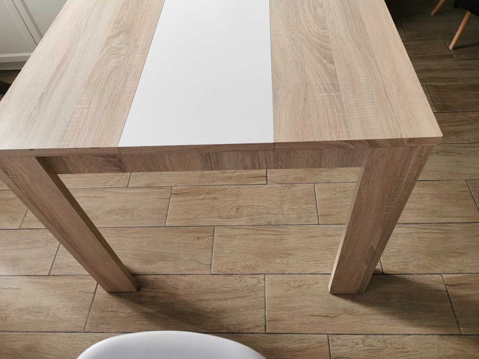 Mesa de jantar em bom estado