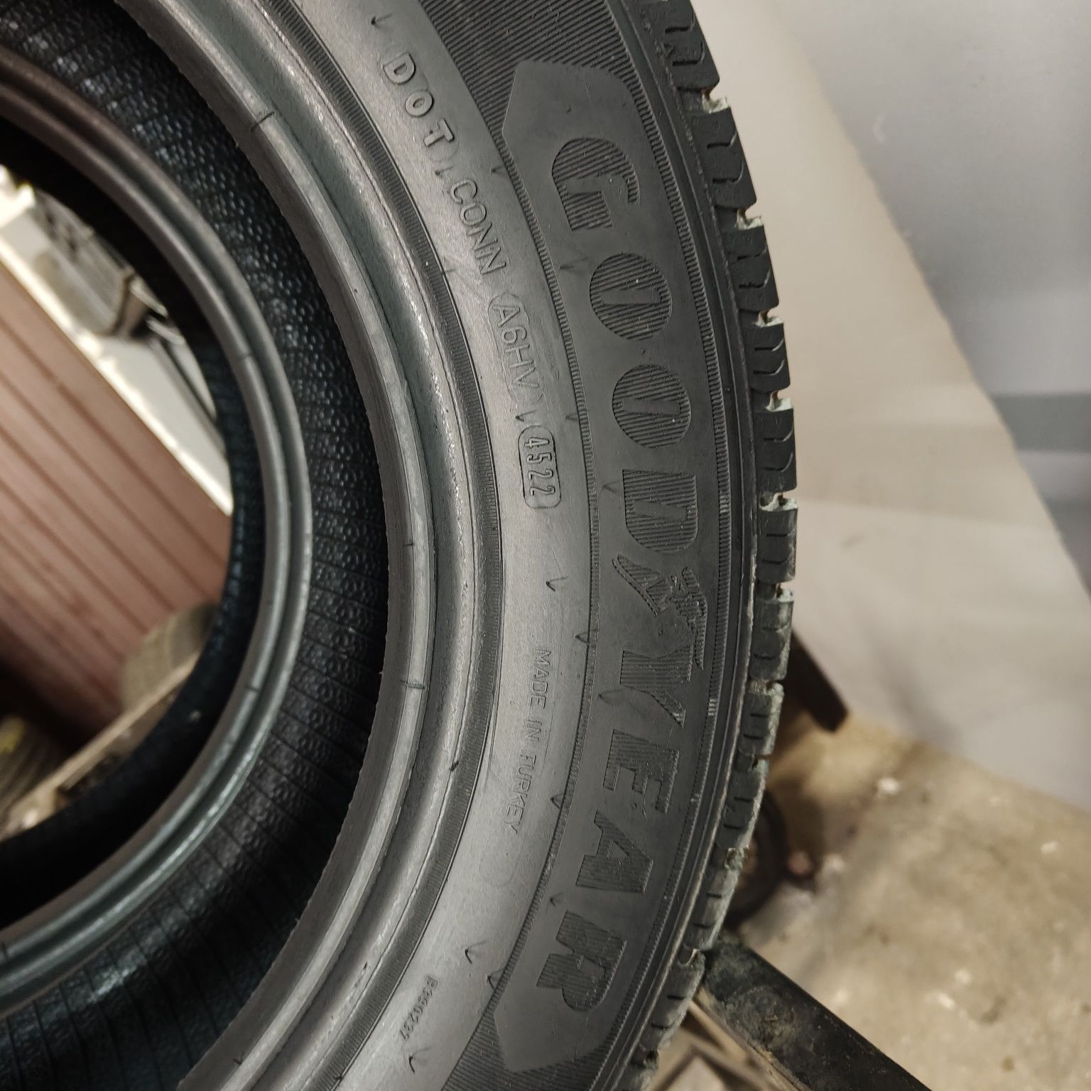 205/65/16 C Sprzedam parę opon letnich Goodyear