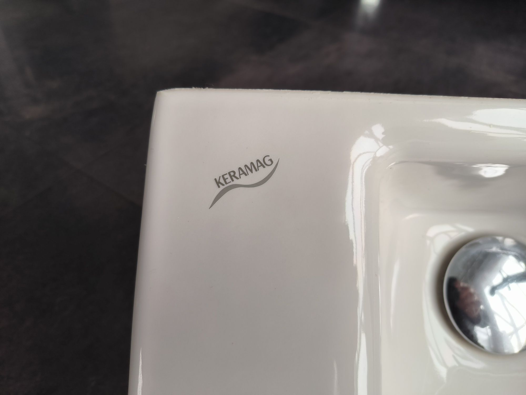 Umywalka KERAMAG z baterią do WC mała 40x25cm