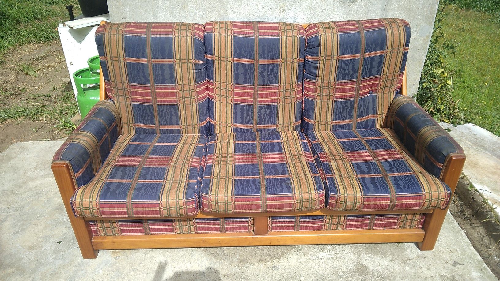 Sofa cama em madeira