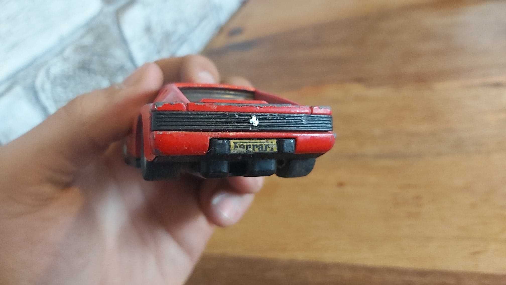 Samochód metalowy FERRARI 512TR TESTAROSSA skala 1/39. Rok 1984 !