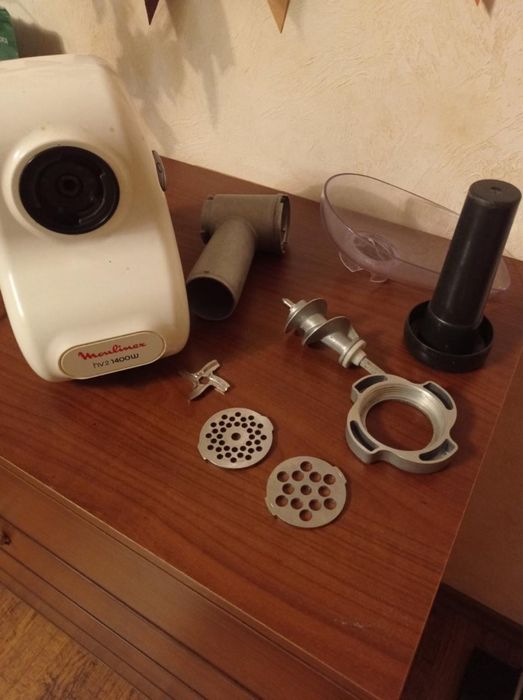 Мʼясорубка Moulinex hv2