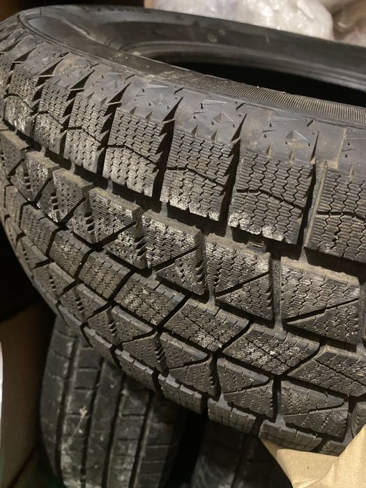 Автомобільні шини 215 65 R16