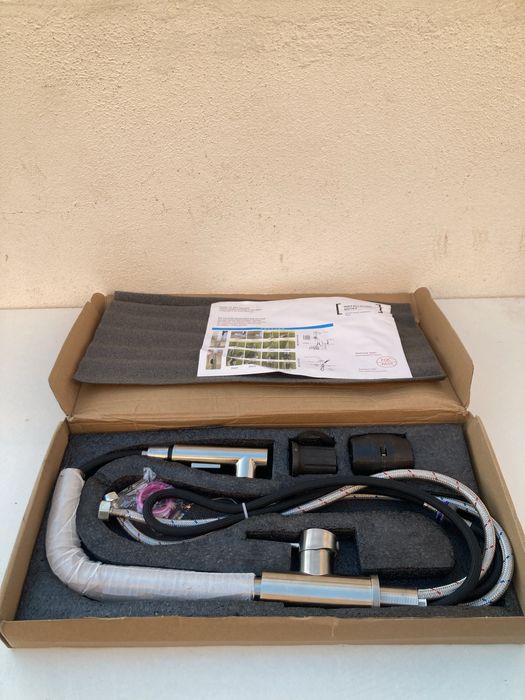 Torneira de cozinha Nova na caixa