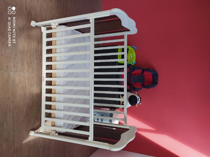 Cama de grades/berço da marca Trama (grupo Bébécar)