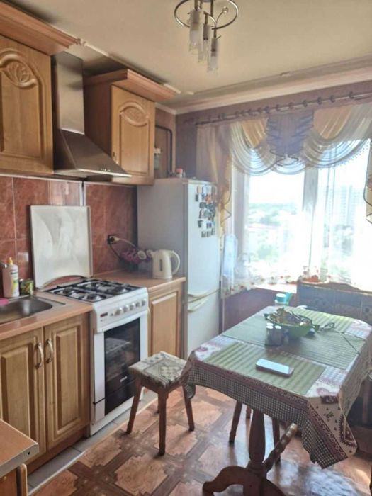 Продаж 4 кімнатної квартири, вулиця Медової Печери, цегла