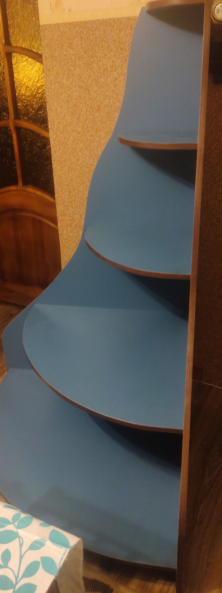 Półka narożna  wysoka niebieska z grubej płyty