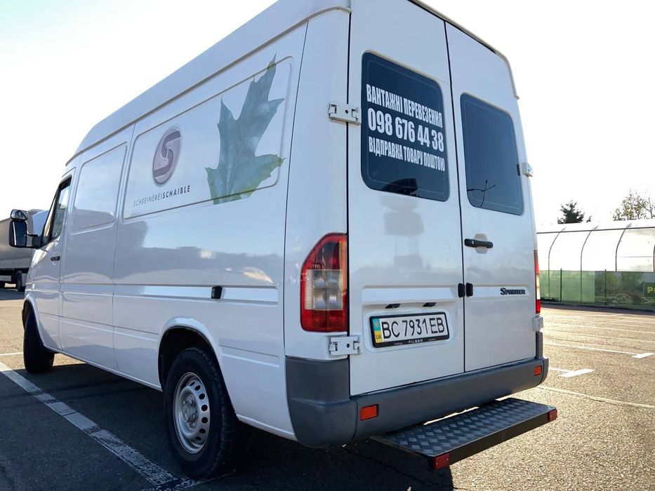 Вантажні перевезення. Переїзд. Доставка. Вантажне таксі