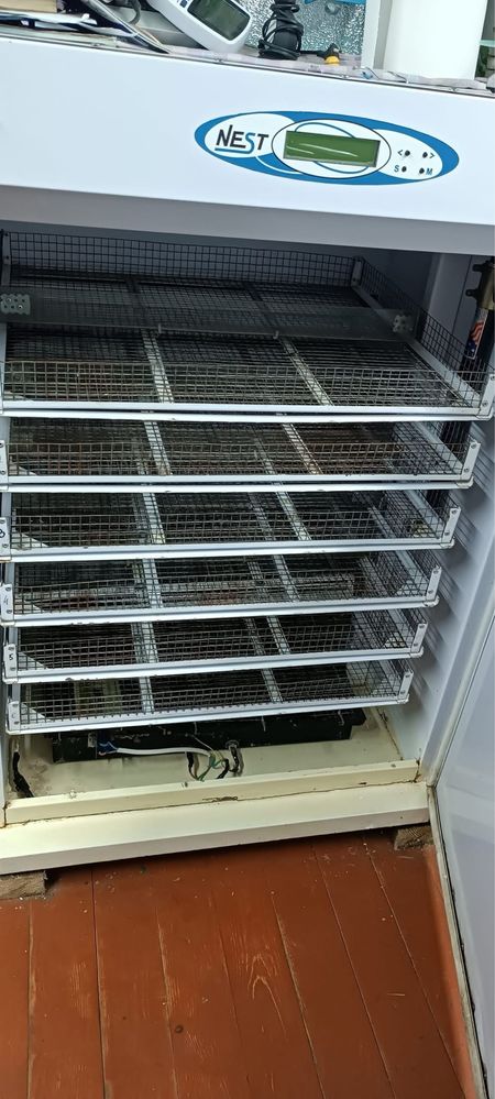 Продам інкубатор NEST