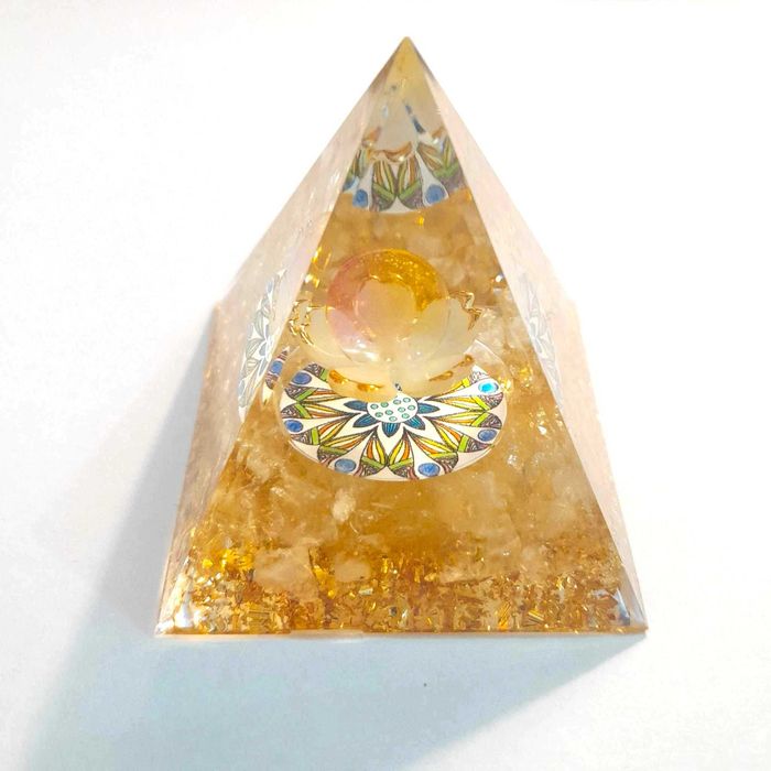 Pirâmides de Organita em pedra verdadeira.