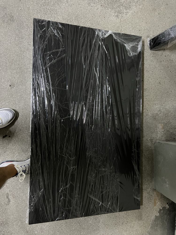 Mesa  ref : ikea Tarendo 20564 preta