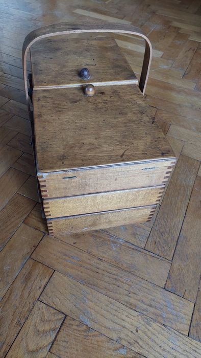 Szkatułka organizer niciarka drewniana kuferek