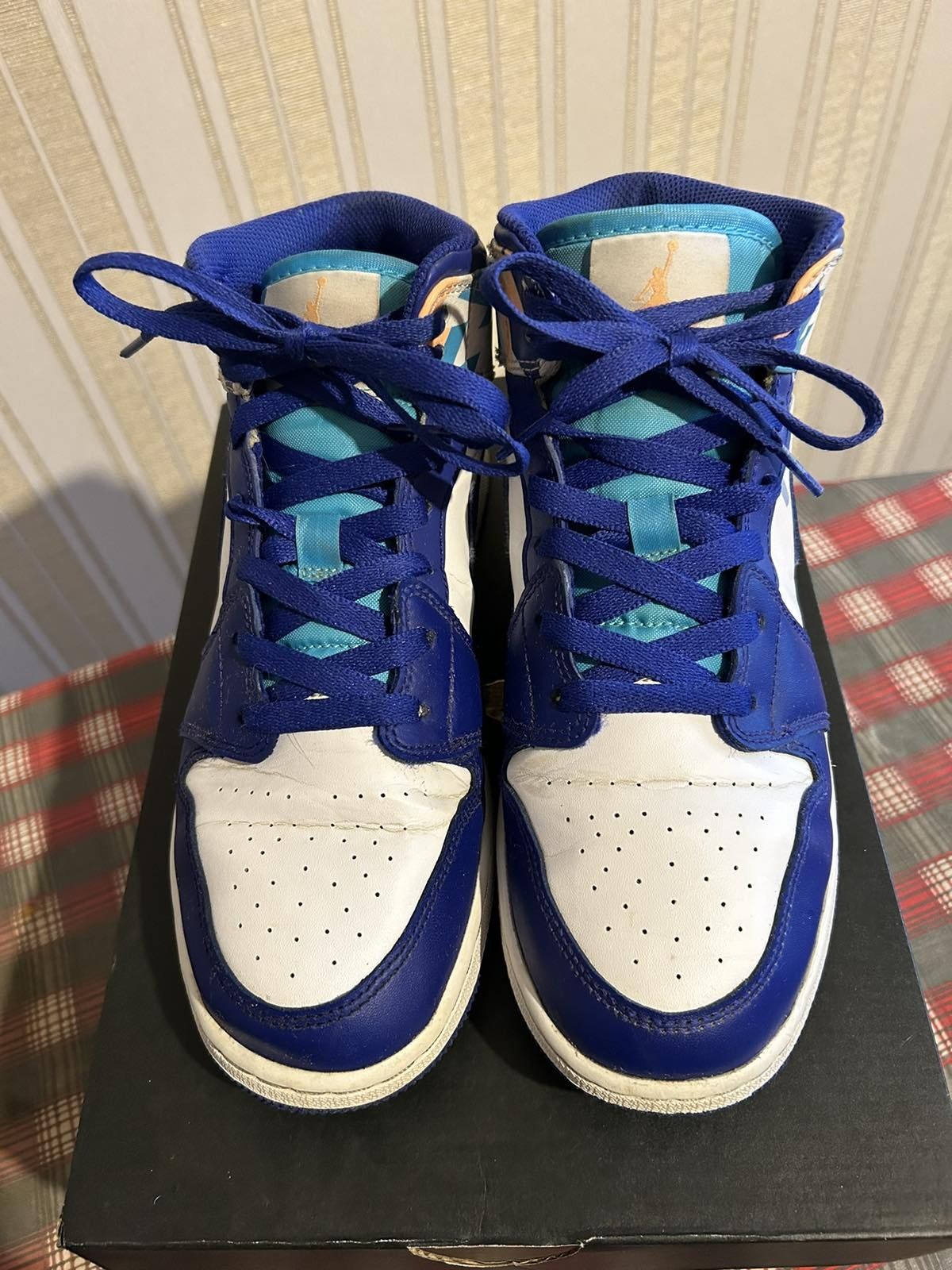 Продам кроссовки Air Jordan 1 Mid