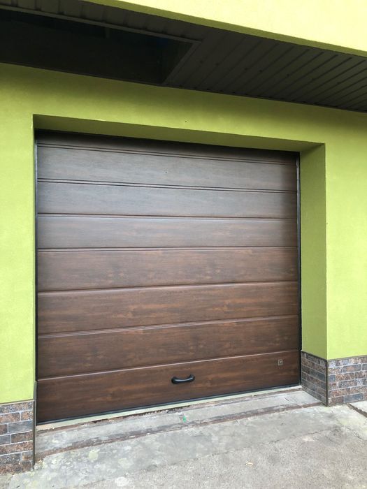 Гаражні секційні ворота Защитные ролеты Захисні  Секционные ворота