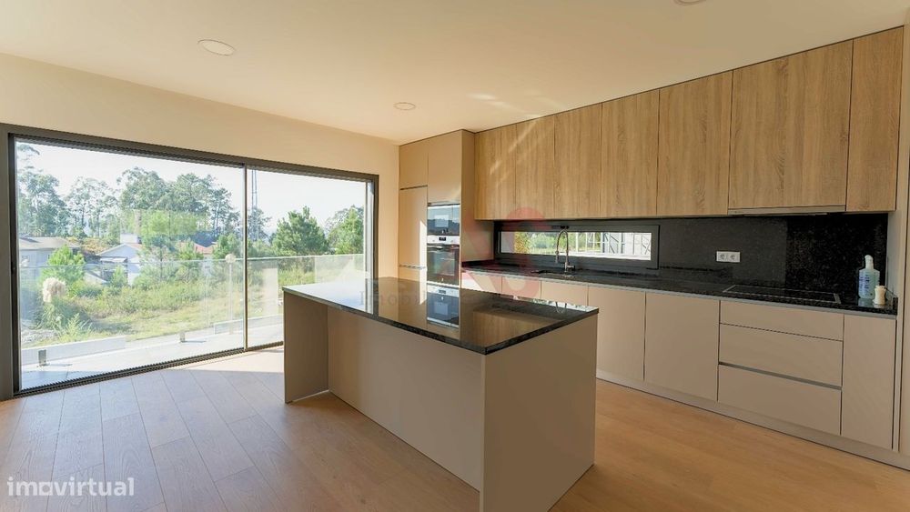 Moradia T3 em Banda — Construção Nova em Lobão, Santa Maria da Feira