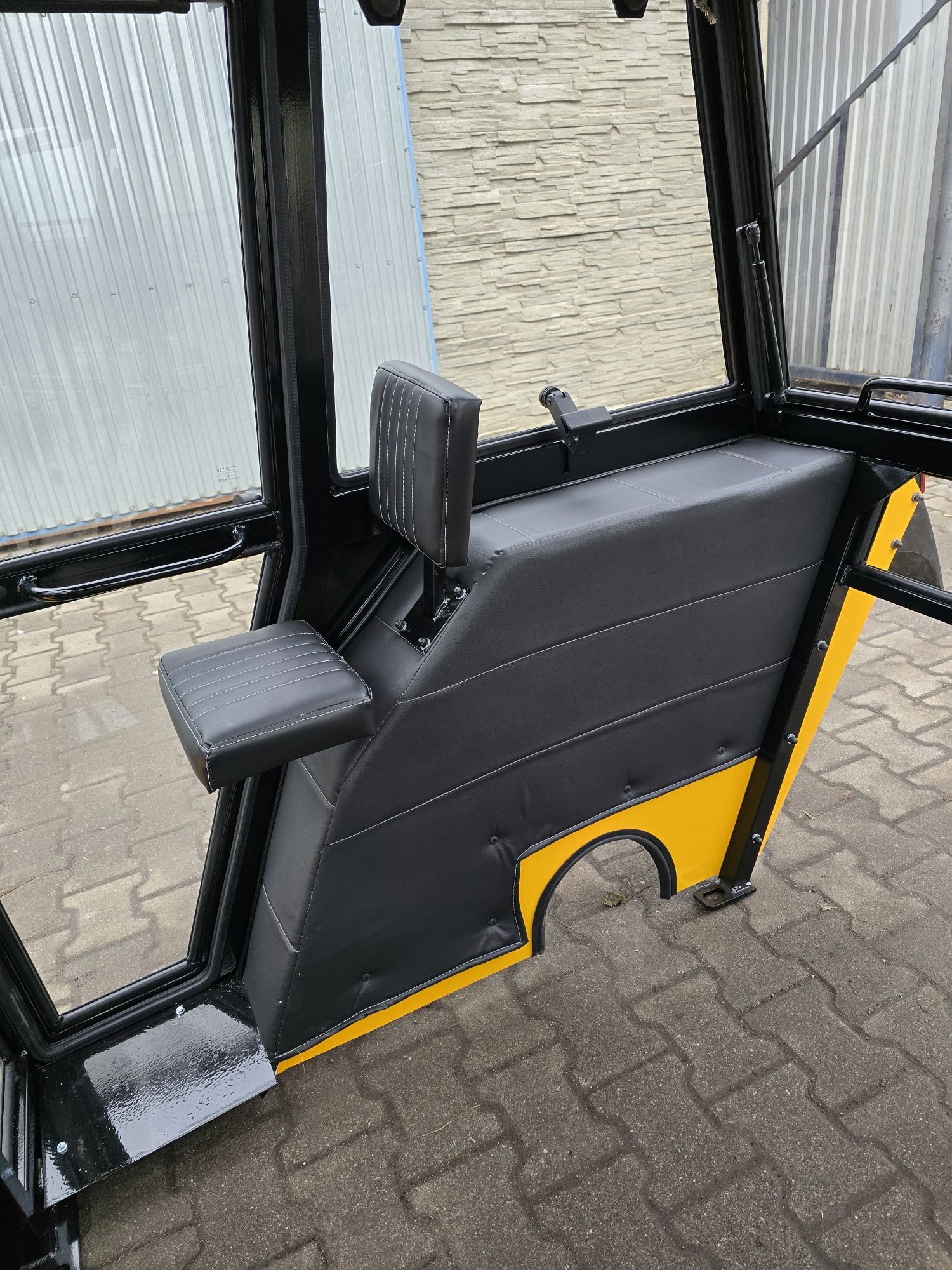 Kabina C360 Kabina c 360 Maska C360 Kabina do ciągnika C360 Nowa kabin