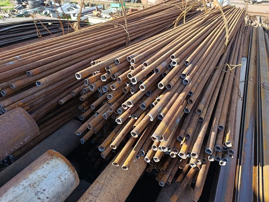 Труба металева .