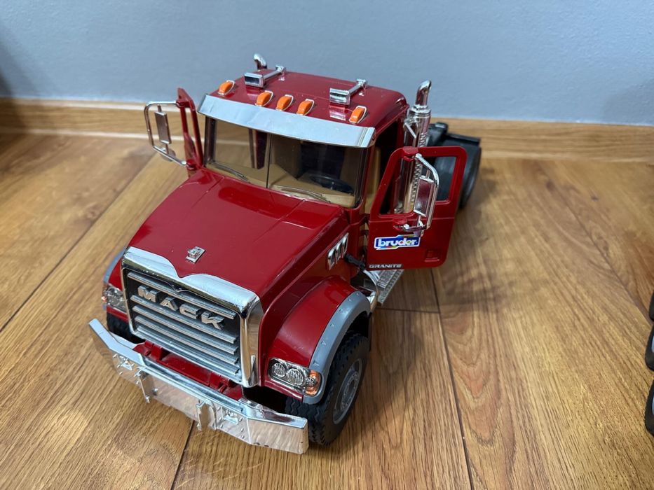 Bruder MACK Naczepa + Koparka