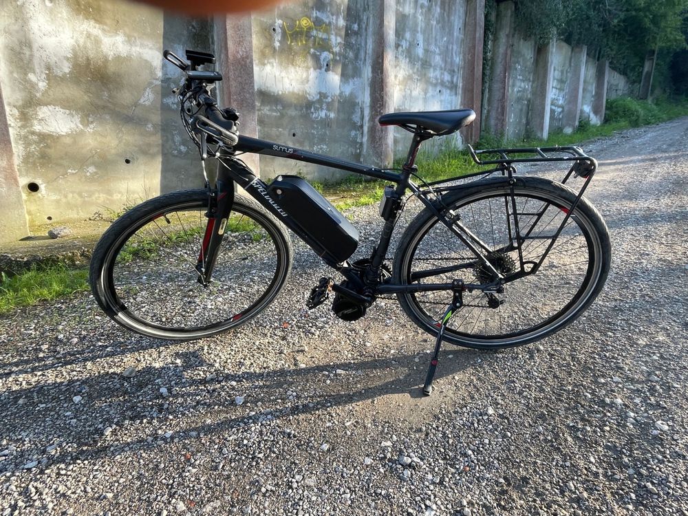 Bicicleta Specialized com motor elétrico