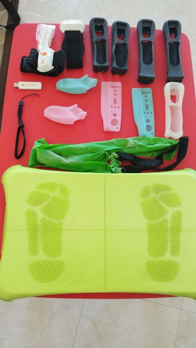 Consola Wii com todos os acessórios na imagem