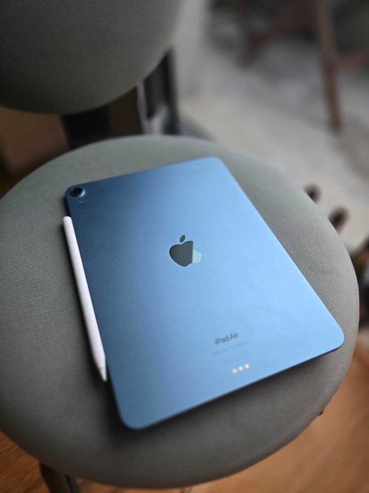iPad Air 5 (2022) Blue + Apple Pencil 2 + Logitech Folio Touch