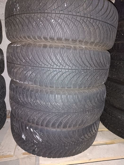Opony Zimowe 215 60 R17 Goodyear w4