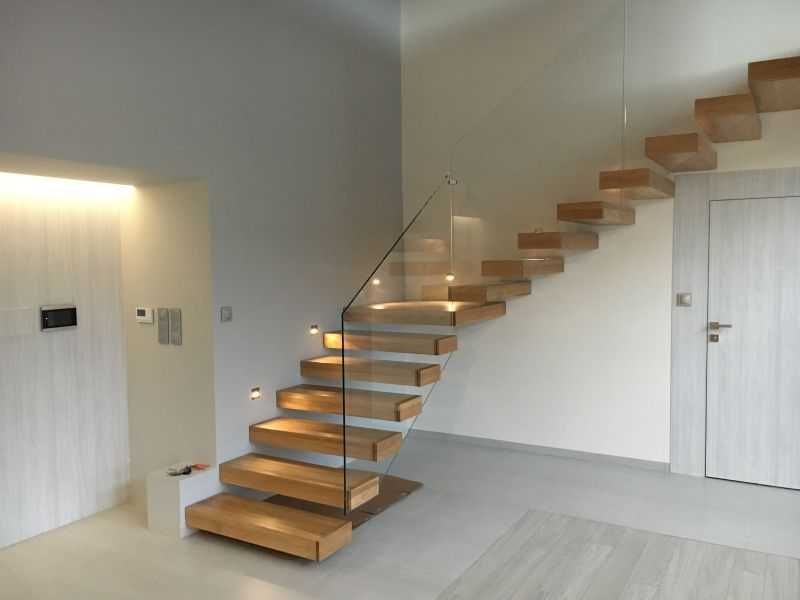 Schody półkowe dębowe z balustradą Producent Wycena Gratis !