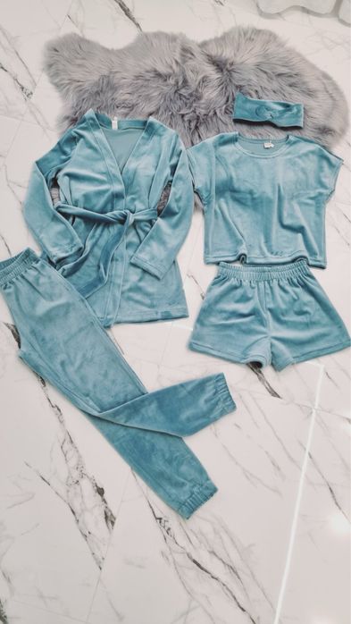 Знову в наявності стильні вілюрові піжами