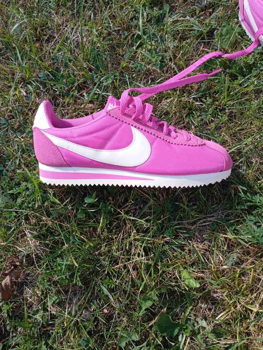 Кросівки  Nike рожеві