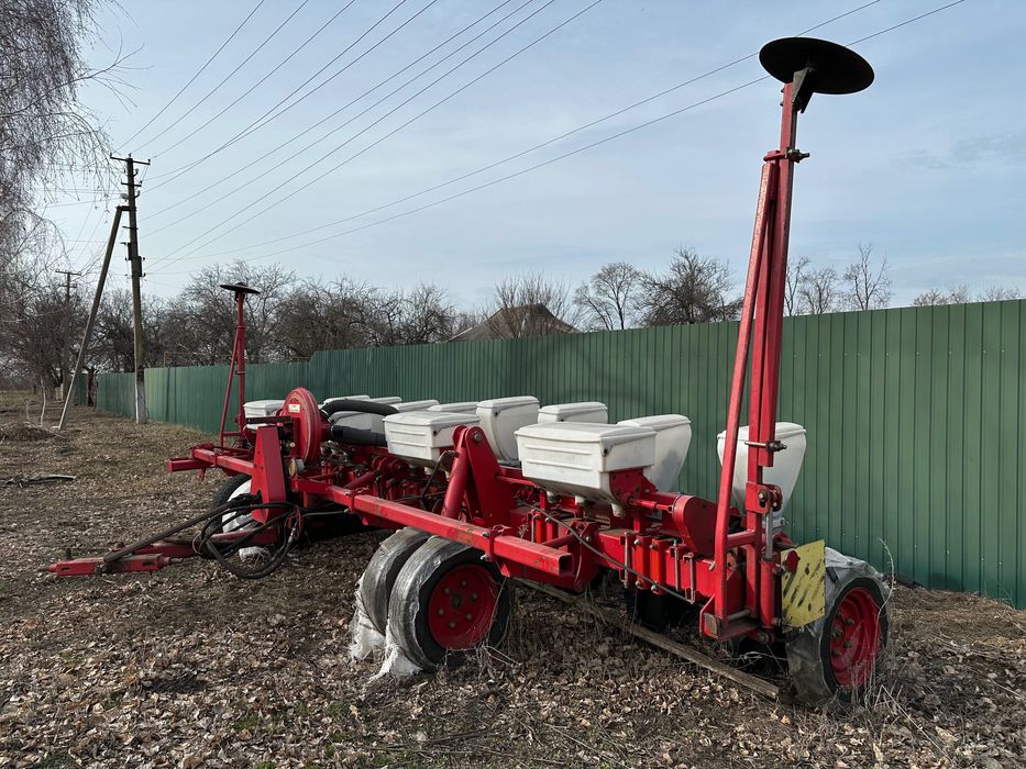 Сівалка пневматична VEGA-8 «Червона Зірка», 8 рядків, точного висіву
