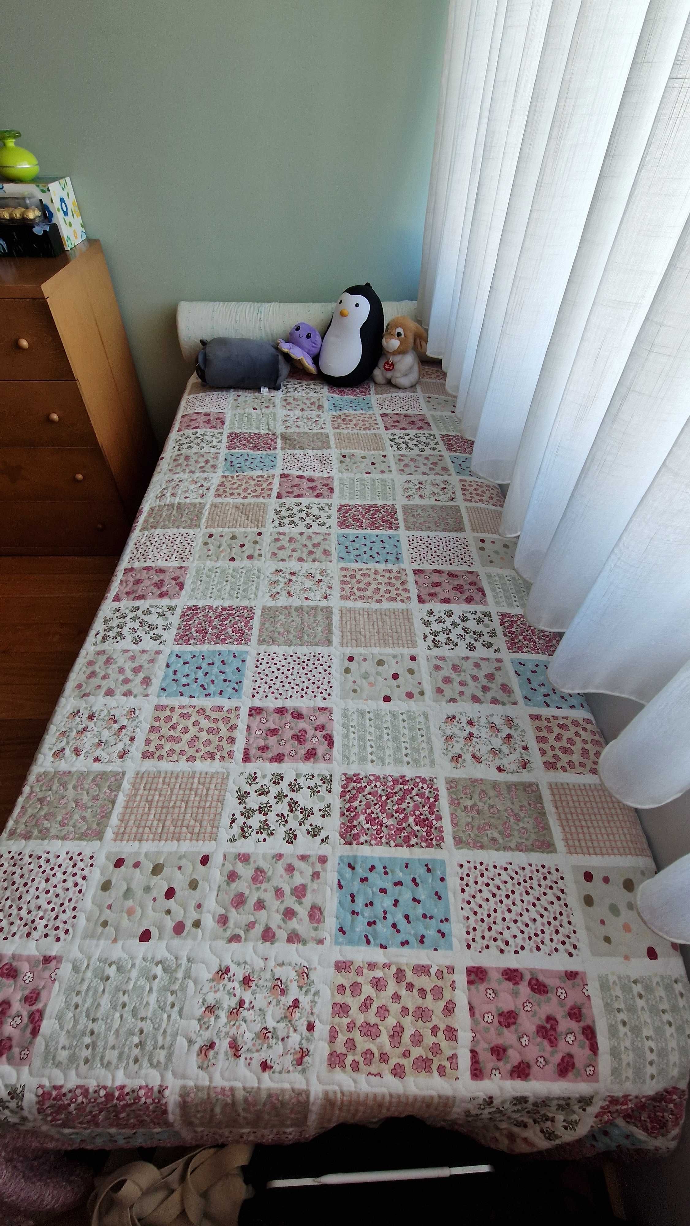 cama de solteiro de madeira maciça com arrumação e colchão