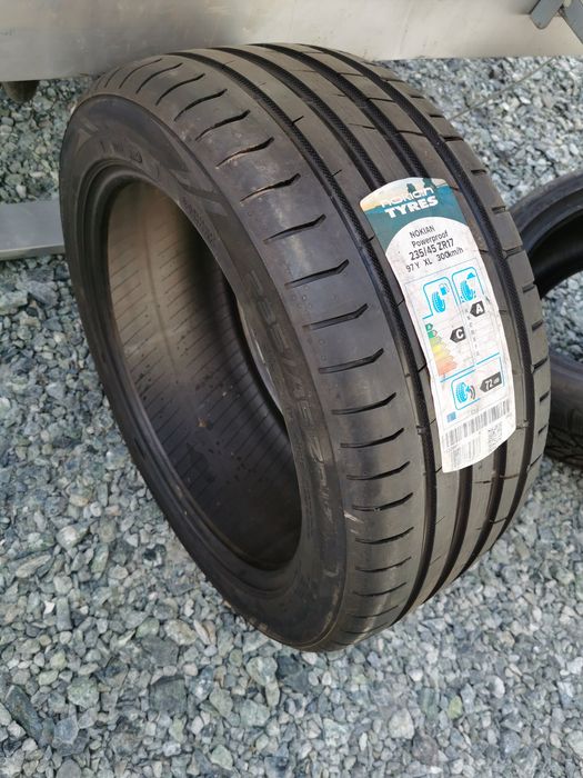 Nokian powerproof 235/45 ZR 17
