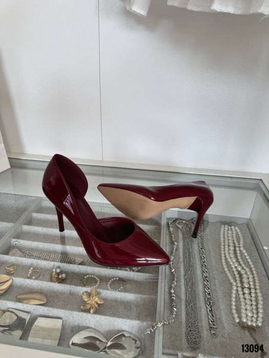 Туфлі 36 37 38 бордового кольору