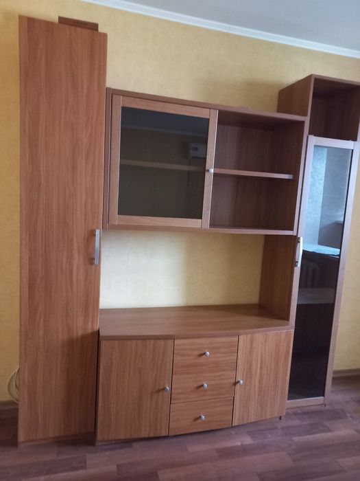 Продам мебель стенка,комод, трюмо,
