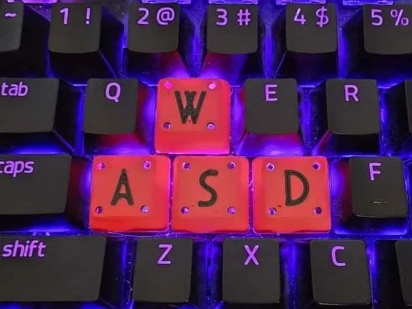 Teclas WASD RGB com Suporte para Teclado e Extrator